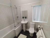 Koupelna v ubytování Beautiful and Cosy 3 beds home for 6 guests near Doncaster Racecourse