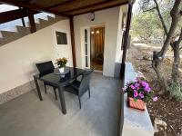 Vonkajšia záhrada v ubytovaní Apartmani Sladić