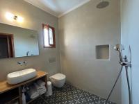 Kúpeľňa v ubytovaní Διαμέρισμα 4 ατόμων-Cozy Family apartment close to the most beautiful beaches