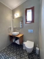Kúpeľňa v ubytovaní Διαμέρισμα 4 ατόμων-Cozy Family apartment close to the most beautiful beaches