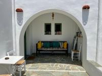 Posezení v ubytování La Maison de Lilac-Luxurious Olive Grove apartments