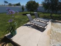 Bazén v ubytovaní Villa Olivia con Piscina, Jardin y Parking alebo v jeho blízkosti