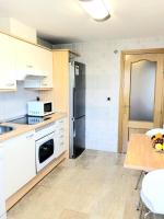Kuchyňa alebo kuchynka v ubytovaní Apartamento 3 dormitorios Malaga (Teatinos)
