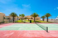 Tenis a/nebo squash v ubytování MEDANO4YOU Tejita Beach Cottage nebo okolí