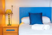 Postel nebo postele na pokoji v ubytování MEDANO4YOU Tejita Beach Cottage