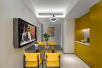 lyf Xi'an Dayanta by Ascott free gym & self-service free laundry roomにあるテレビまたはエンターテインメントセンター