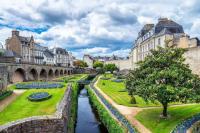 a city with a river in front of buildings at Studio Design Sous Toits IntraMuros Vue Cathédrale in Vannes