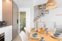 Kuchyňa alebo kuchynka v ubytovaní MEDANO4YOU Surfers Paradise Beachfront Home