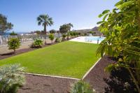 Vonkajšia záhrada v ubytovaní MEDANO4YOU Surfers Paradise Beachfront Home
