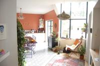 a kitchen with orange walls and plants in a room at Un jardin en ville in Nantes