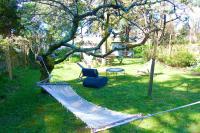 a hammock in a yard next to a tree at Un jardin en ville in Nantes