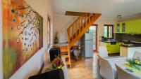 Kuchyňa alebo kuchynka v ubytovaní Holiday house Kajfes