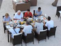 Επισκέπτες που μένουν στο Batuta Maldives Fourson