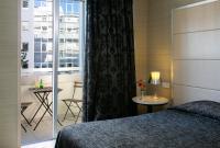 Postel nebo postele na pokoji v ubytování Cleopatra Hotel