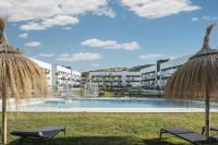 Bazén v ubytovaní Residencial Celere Playa Niza alebo v jeho blízkosti