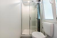 A bathroom at Casa Mobile Est Garda