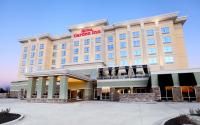 Una representación del salón del jardín del hotel. en Hilton Garden Inn Olathe, en Olathe