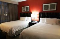 Embassy Suites Ontario - Airportにあるベッド