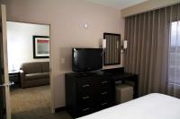 Embassy Suites Ontario - Airportにあるテレビまたはエンターテインメントセンター