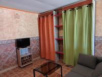 A television and/or entertainment centre at Apartamentos Matraca