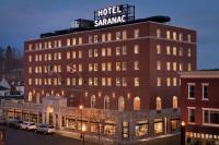 Un edificio con un cartel en la parte superior. en Hotel Saranac, Curio Collection By Hilton, en Saranac Lake