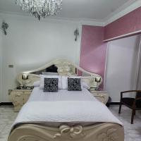 Postel nebo postele na pokoji v ubytování Unique Apartment in Sheraton Heliopolis