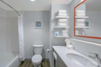 Ein Badezimmer in der Unterkunft Hampton Inn &amp; Suites Glenarden&#47;Washington DC