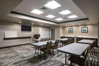 Hampton Inn & Suites West Melbourne-Palm Bay Roadにあるビジネスエリアまたは会議室