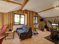 Część wypoczynkowa w obiekcie Gîte et studio avec cheminée, terrasse, salle de jeux et nature préservée à La Versanne - FR-1-496-280