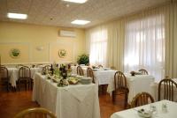 Reštaurácia alebo iné gastronomické zariadenie v ubytovaní Hotel Iris Crillon