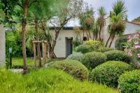 a garden in front of a house with trees and bushes at Havre de paix pour 10 a l Ile de Re in La Flotte