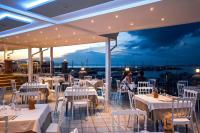 Un restaurante u otro lugar para comer en La Sciabica