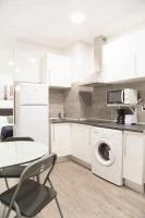 A kitchen or kitchenette at Comodo y agradable estudio en Madrid centro A5