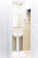 A bathroom at Comodo y agradable estudio en Madrid centro A5