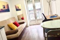 A seating area at Comodo y agradable estudio en Madrid centro A5