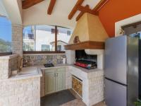 Kuchyňa alebo kuchynka v ubytovaní Holiday Home Villa Amaii by Interhome