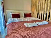 Posteľ alebo postele v izbe v ubytovaní Marina Panorama Apartment & Garage