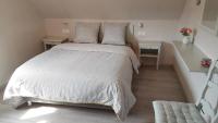 Una cama o camas en una habitaci&oacute;n de Chambre D&#39;hotes Clos Des Pommiers