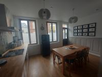 Kuchyňa alebo kuchynka v ubytovaní Maison avec 4 chambres au centre de st Valéry