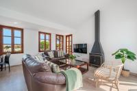 Televízia a/alebo spoločenská miestnosť v ubytovaní Ca Na Luisa-Residential Area