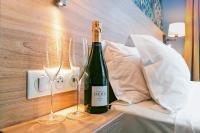 Hôtel de France, un hôtel AMMIにあるベッド