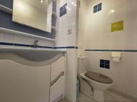 a bathroom with a sink and a toilet at Appartement La Rochelle, 1 pièce, 2 personnes - FR-1-246-650 in La Rochelle