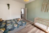 Łóżko lub łóżka w pokoju w obiekcie LD-Location Hôtel