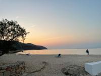 a group of people on the beach at sunset at Diakofti house by the sea - Kythoikies hoilday houses in Kythira