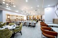 a large dining room with tables and chairs at Doubletree Sulphur Lake Charles in Sulphur