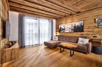 Posezení v ubytování Das luxuriöse Chalet-Apartment in der Residenz Silvretta - Inklusive Silvretta Card Premium