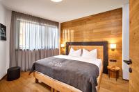 Postel nebo postele na pokoji v ubytování Das luxuriöse Chalet-Apartment in der Residenz Silvretta - Inklusive Silvretta Card Premium