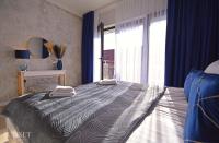 Łóżko lub łóżka w pokoju w obiekcie Sunset Apartments - Kormoran - Plaża 300m