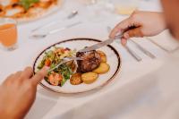 Φαγητό σε αυτό το ξενοδοχείο ή κάπου εκεί κοντά