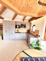 Kuchyňa alebo kuchynka v ubytovaní Schickster Sky Lodge
